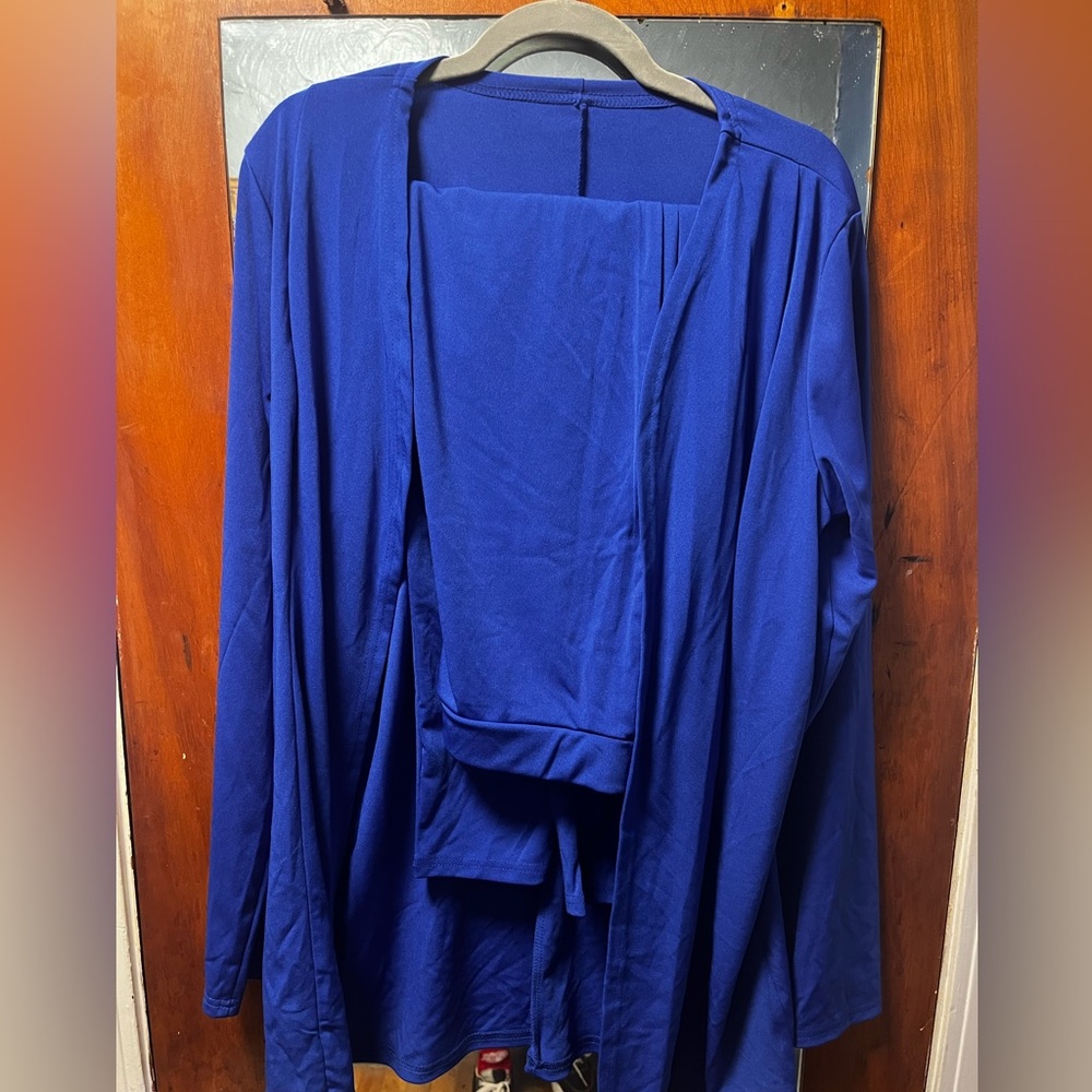 Collarless jacket with matching pants